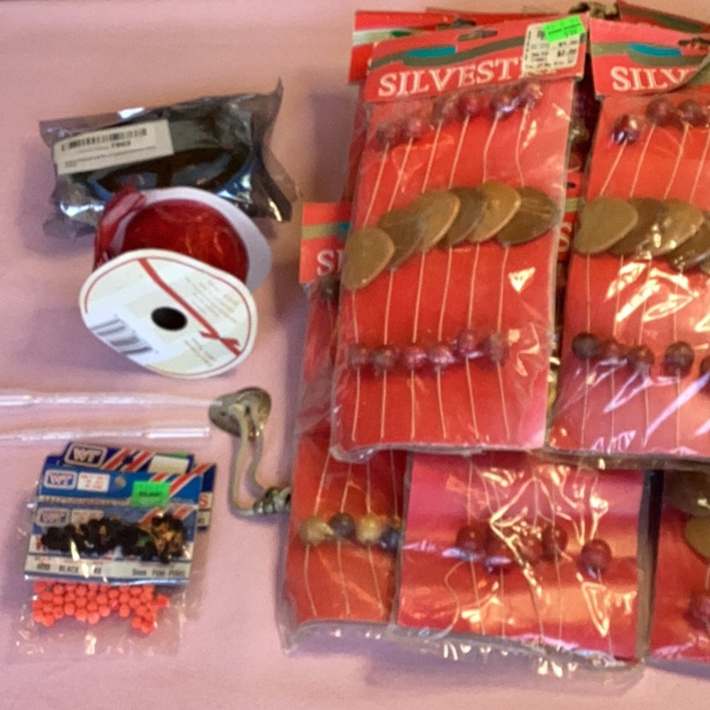 FINAL SALE PRICE 12 x Garland, Pom Poms, Ribbon & LED Lights